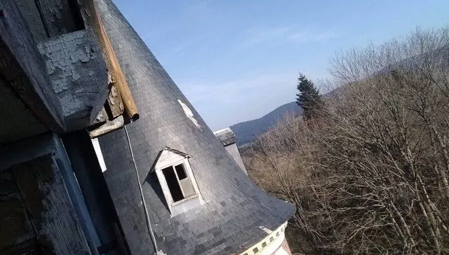 Restauration de toitures d’églises et de châteaux